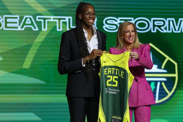 How did Storm rookie perform against Mercury in WNBA debut? (May 17)