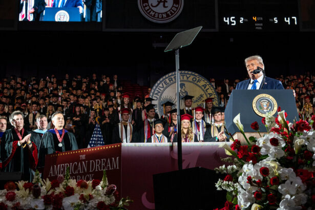 In Alabama Commencement Speech, Trump Mixes In the Political