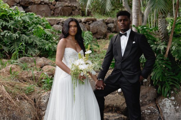 The Bride Wore a Cathedral-Length Veil and Her Grandmother’s Traditional Hawaiian Jewelry to Marry on Oahu
