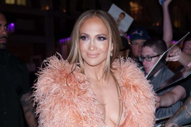 Jennifer Lopez Makes 1st Appearance After Suffering Facial Injury