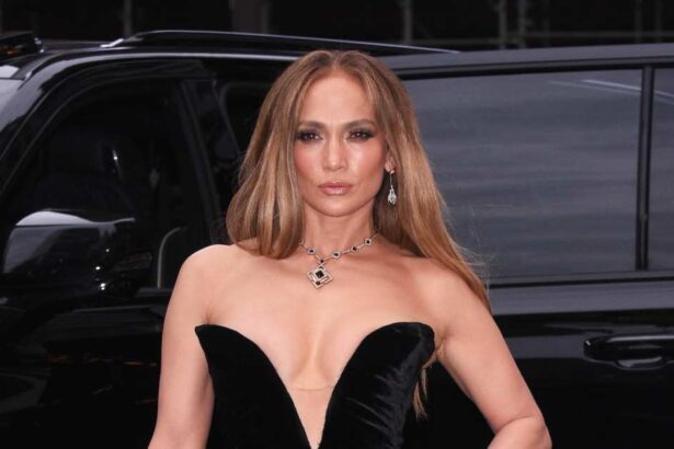 Jennifer Lopez Shares Photos of AMAs Facial Injury