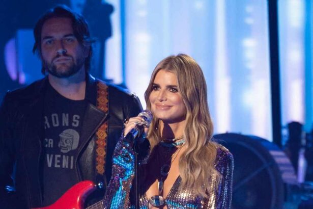Jessica Simpson Credits Guitarist for Staying Calm During Idol Performance