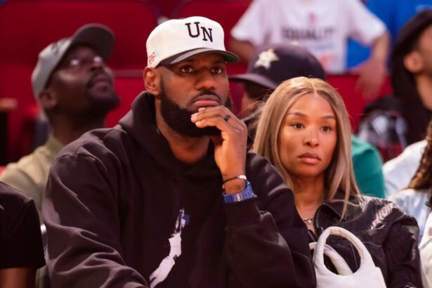 LeBron James to consult wife Savannah James and support group regarding retirement