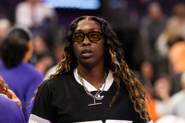 Mercury star undergoes knee surgery before season opener