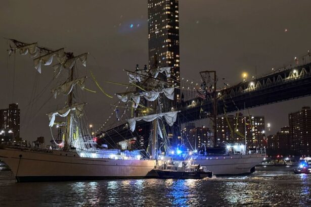 Mexican Tall Ship Strikes Brooklyn Bridge, Snapping Masts And Killing 2 Crew Members