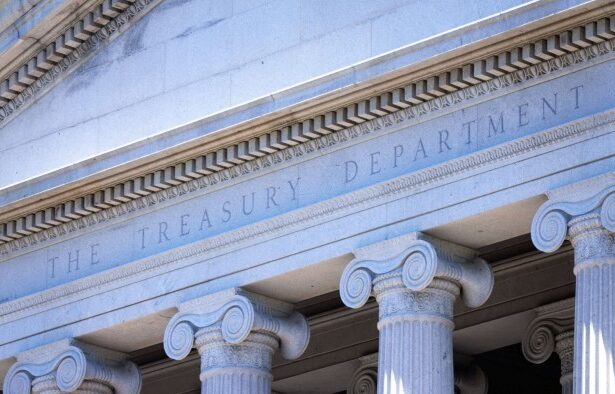 Moody’s strips US of top-notch triple-A credit rating