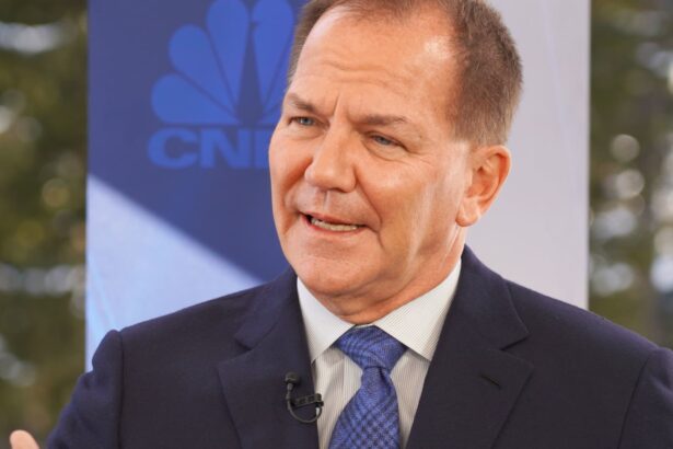 Paul Tudor Jones says stock market will hit new lows even if Trump cuts China tariffs to 50%