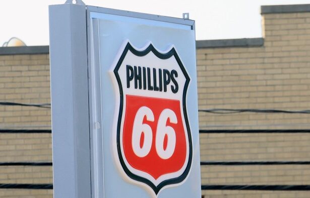 Proxy adviser ISS backs Elliott in fight against Phillips 66