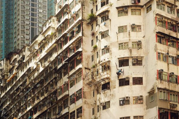 Romain Jacquet-Lagrèze Documents Life at the Top of Hong Kong’s Soaring Architecture — Colossal