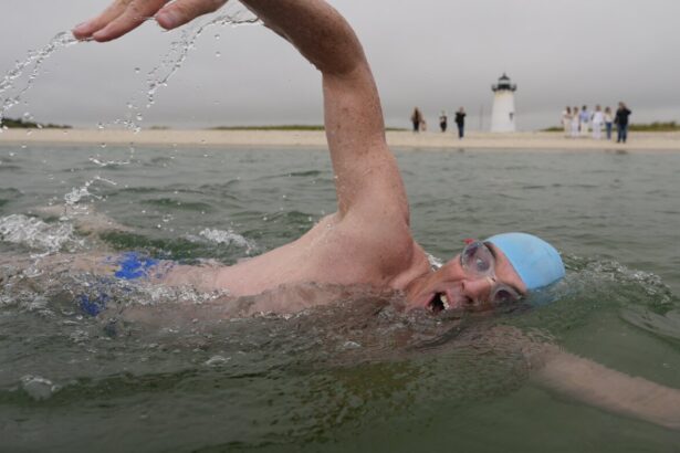 Swimmer circumnavigates Martha’s Vineyard for sharks : NPR