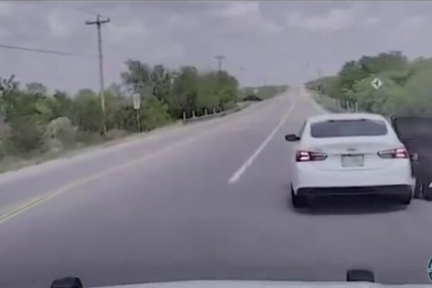 Texas DPS Pursue Human Smuggler on High-Speed Chase, Illegal Alien Bails out of Moving Car (VIDEO) |
