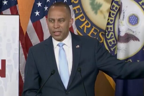 “They’ll Find Out” – Hakeem Jeffries THREATENS Retaliation Against DHS if They Arrest Democrat Lawmakers For Bodyslamming ICE Agents (VIDEO) |