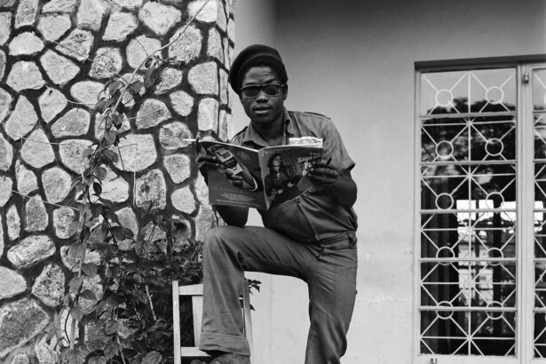 This Artist-Run Archive Preserves Endangered Photographic Negatives in a Celebration of Lagos — Colossal