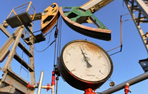 UK hits key figures in Russian oil trade with sanctions