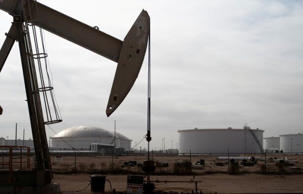 US oil output has peaked amid price fall, top shale producer warns