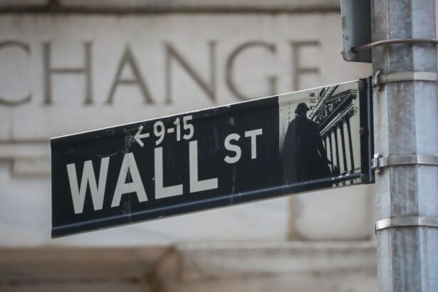 Wall Street, European Stocks And Apple Fall Following Trump’s Latest Tariff Threats