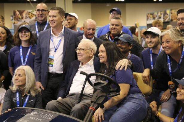 Warren Buffett tells WSJ he stepped aside as CEO after feeling old