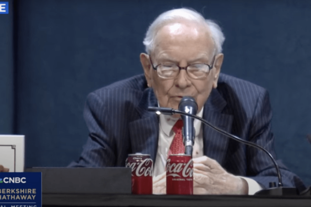 Warren Buffett to Step Down as CEO of Berkshire Hathaway at Year’s End