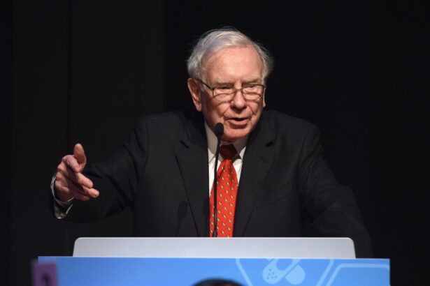 Warren Buffett will step down as Berkshire Hathaway CEO