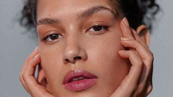 10 Best Lip Stains for Long-Lasting Color