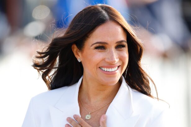 13 Breezy Button-Downs to Channel Meghan Markle’s Aesthetic