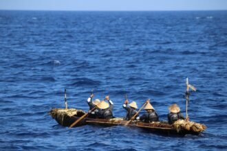 Archaeologists Recreate Prehistoric Tools to Build a Canoe for 140-Mile Ocean Voyage