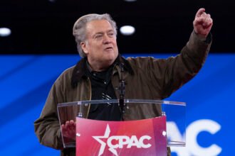 Bannon warns regime change could lead to US military in Iran