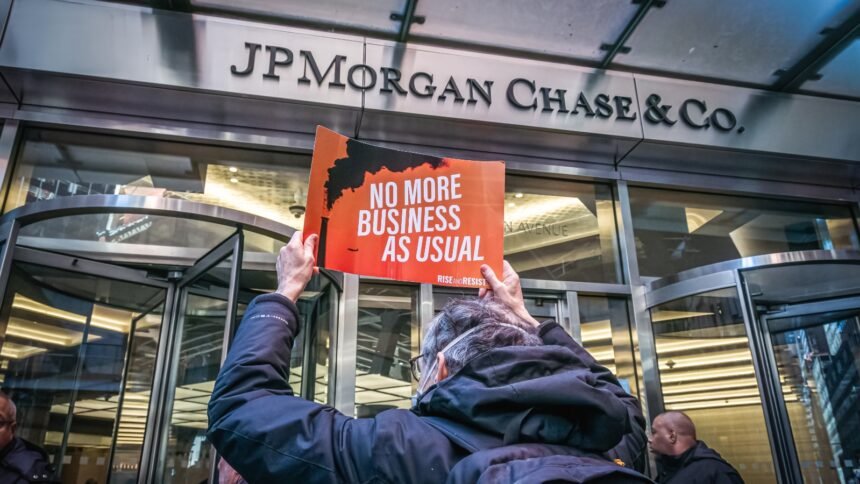 Boosted by Trump, banks resume their love affair with fossil fuels