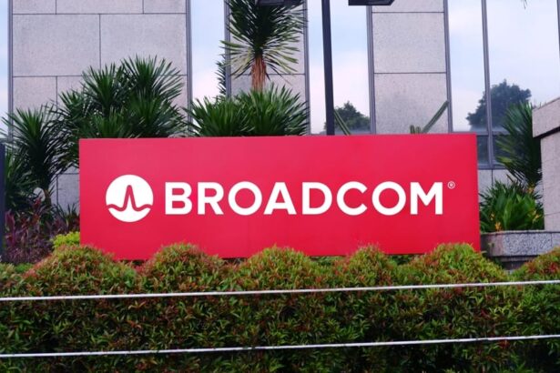Broadcom Just Got a New Street-High Price Target. Should You Buy AVGO Stock Here?