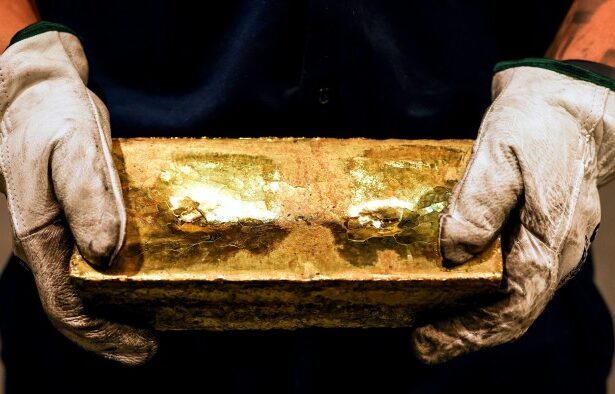 Central banks plan to boost gold reserves and trim dollar holdings