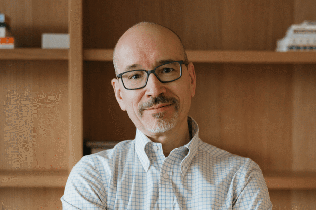 Chris Gardner of Underscore VC leads an AI session at All Stage