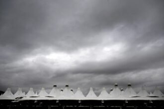 DIA flights on ground stop for high winds, hundreds delayed