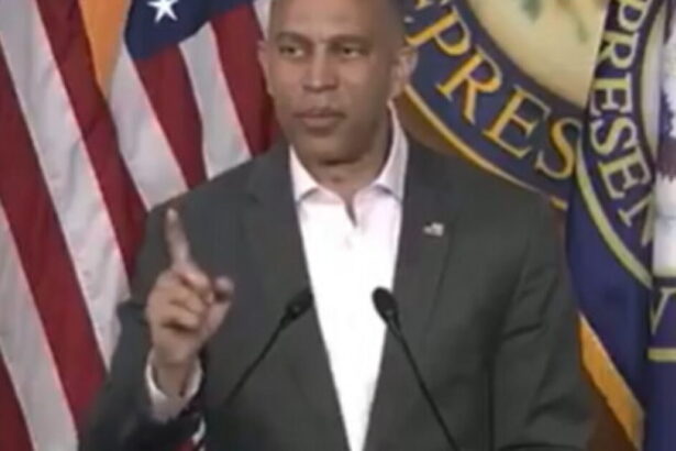 DOES HE WANT TO GET THEM KILLED? House Minority Leader Hakeem Jeffries Vows to Unmask ‘Every Single ICE Agent’ (VIDEO) |