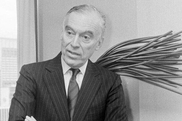 Leonard Lauder, a Powerhouse in the Beauty World, Dies at 92