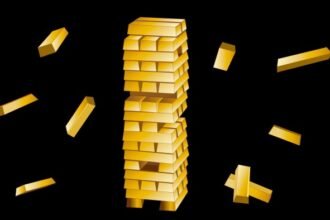Gold glitters as mistrust spreads