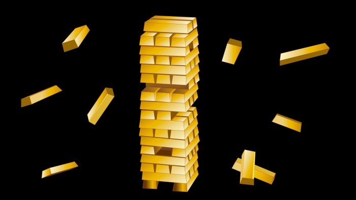 Gold glitters as mistrust spreads