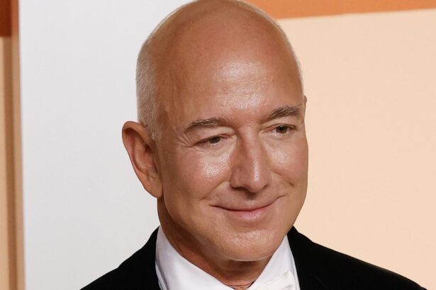 Here’s Why Jeff Bezos Only Paid Himself an ,000 Salary From Amazon