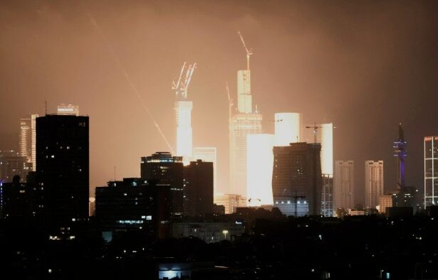 Iran launches wave of missile strikes against Israel