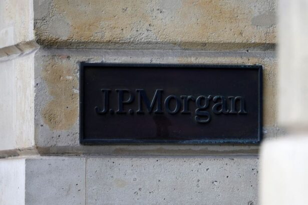 JPMorgan gives consumer banking head Lake more responsibility as incumbent leaves