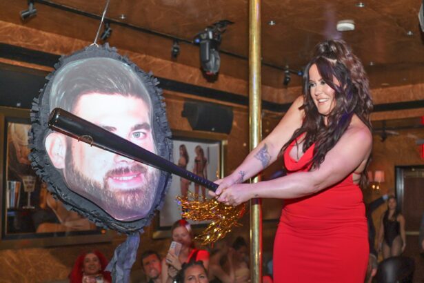 Jenelle Evans Smashes David Eason Piñata During NYC Divorce Party