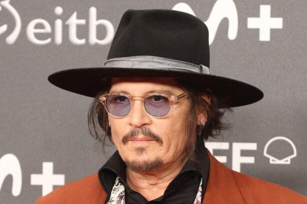 Johnny Depp’s Now A Hermit And Pines For Old Life With Vanessa Paradis