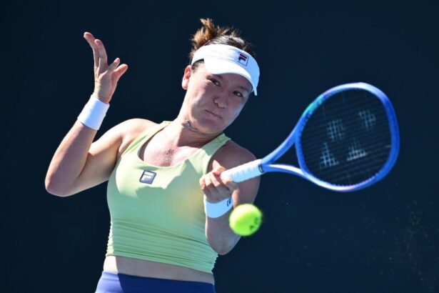 Kiwi Lulu Sun upsets top seed in Wimbledon warmup