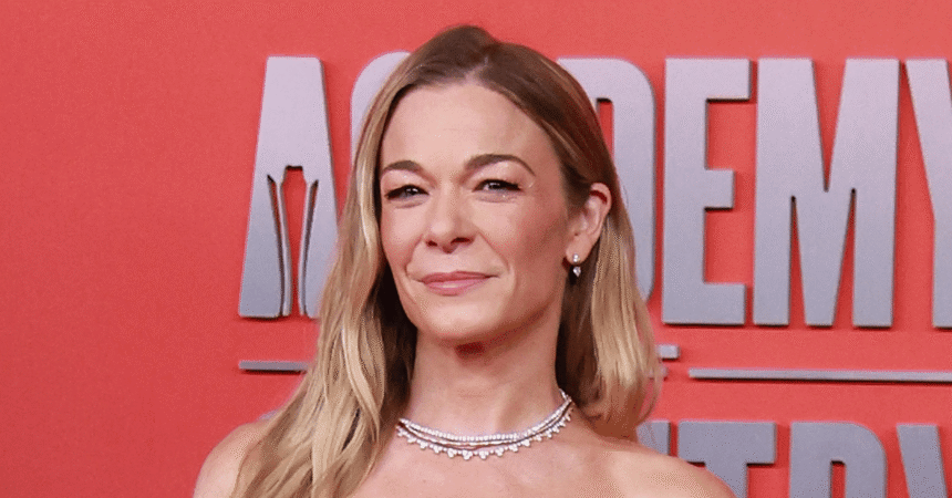LeAnn Rimes Sparks Major Concern As Singer’s Teeth Fall Out