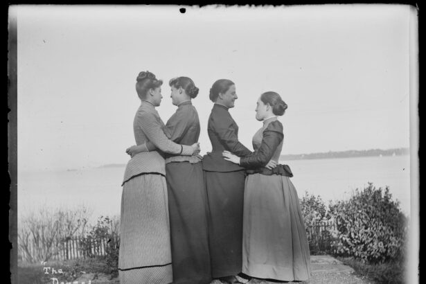 More than 7,500 Prints and Negatives by Trailblazing Photographer Alice Austen Return Home — Colossal