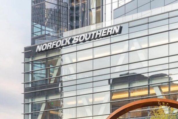 Norfolk Southern board chair Mongeau resigns