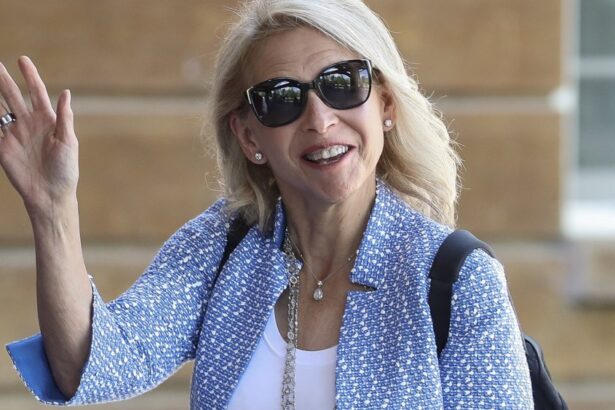 Paramount Investors Should Not Reelect Shari Redstone, ISS Says
