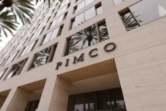 Pimco bets on long-term Japanese debt in ‘dislocated’ market