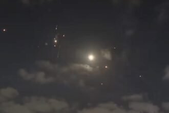 Powerful Explosions Rock Tel Aviv and Haifa as Iran Strikes Israeli Cities in Overnight Barrage |