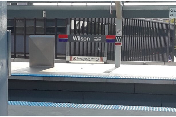 Red Line passenger attacked with razor blade in Uptown