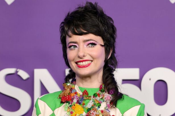 ‘SNL’ Star Says This ‘Crazy’ Mixup With Show Icon Made Her Sob ‘Hysterically’